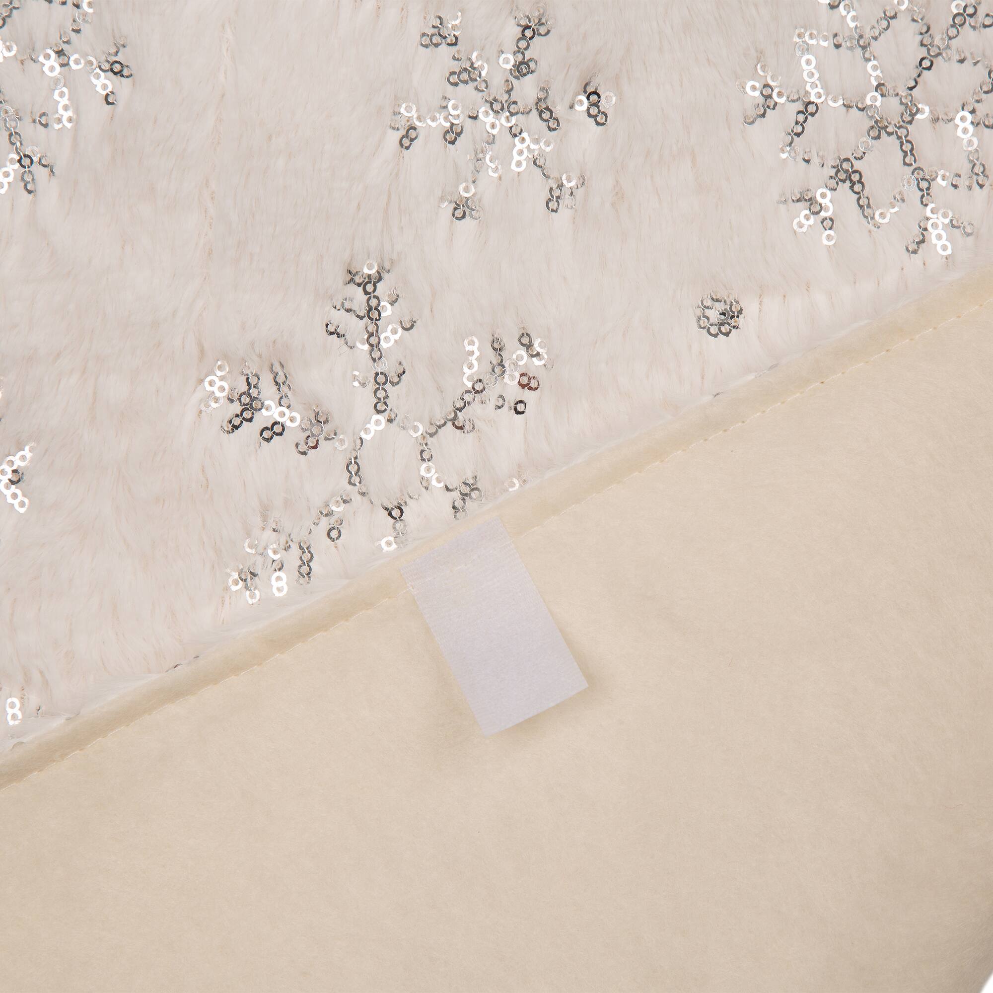 Glitzhome® White Plush Snowflake Stockings & Tree Skirt Set